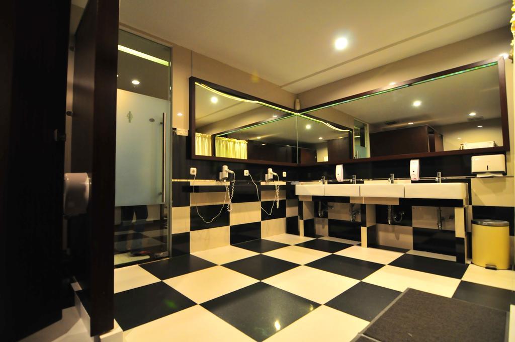 Capsule Hostel Old Batavia Jakarta Luaran gambar
