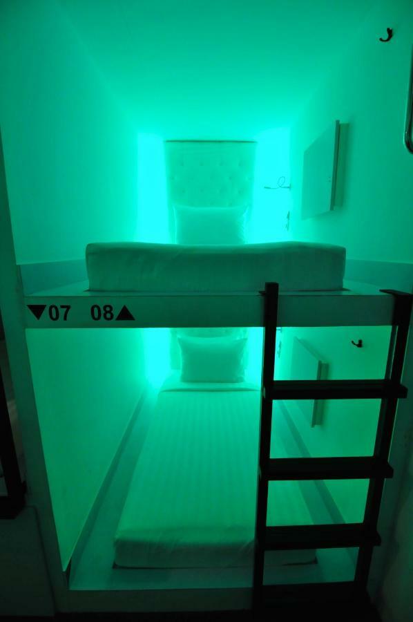 Capsule Hostel Old Batavia Jakarta Luaran gambar
